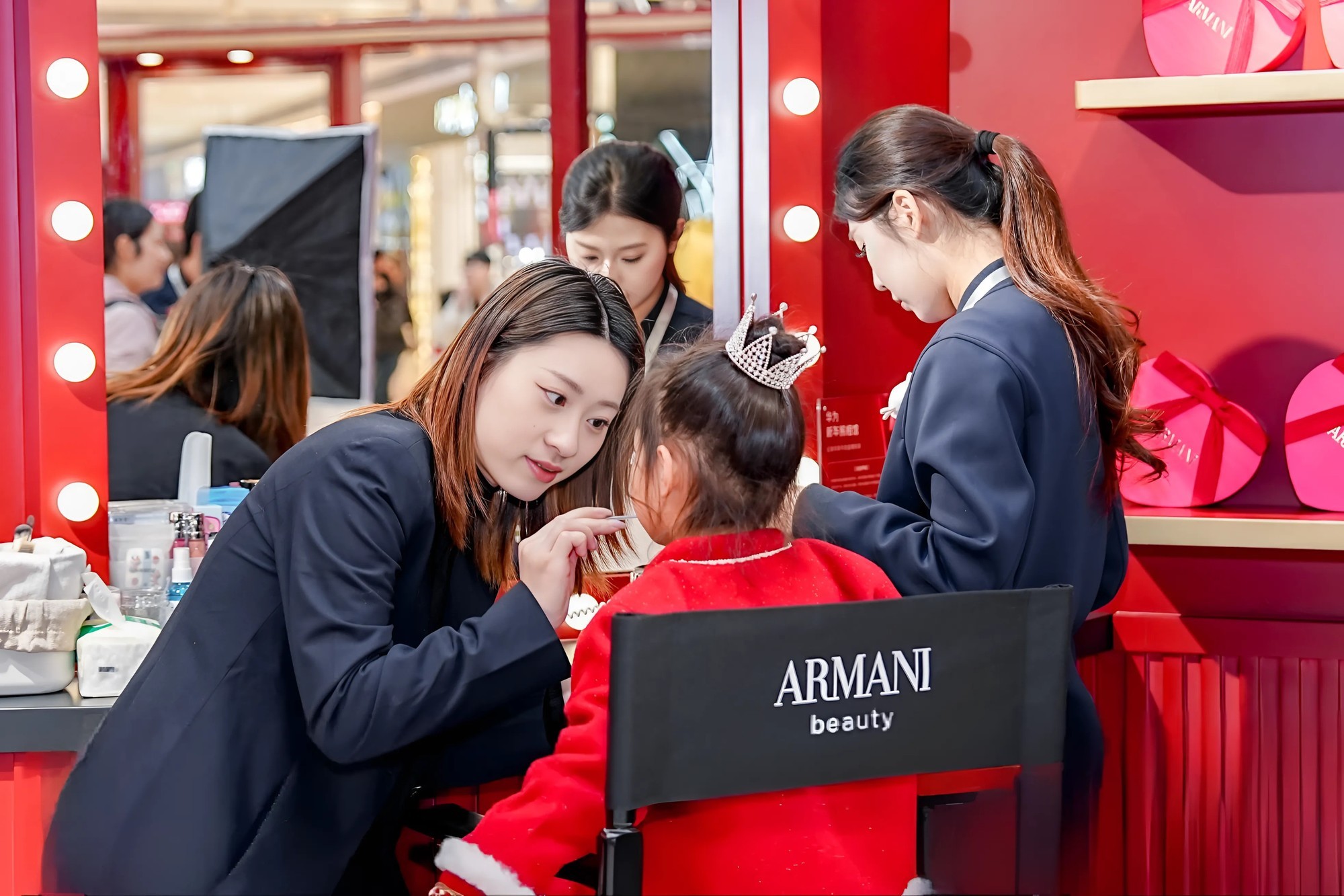 跨界迎新,美与科技相约|鲸鸿动能携手阿玛尼美妆打造沉浸式春节体验