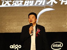 爱国者董事长冯军上台致辞